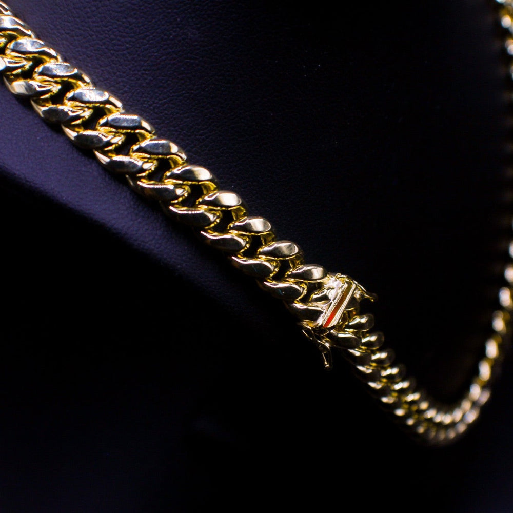 
                      
                        10mm Hallow Cuban Link Chain
                      
                    