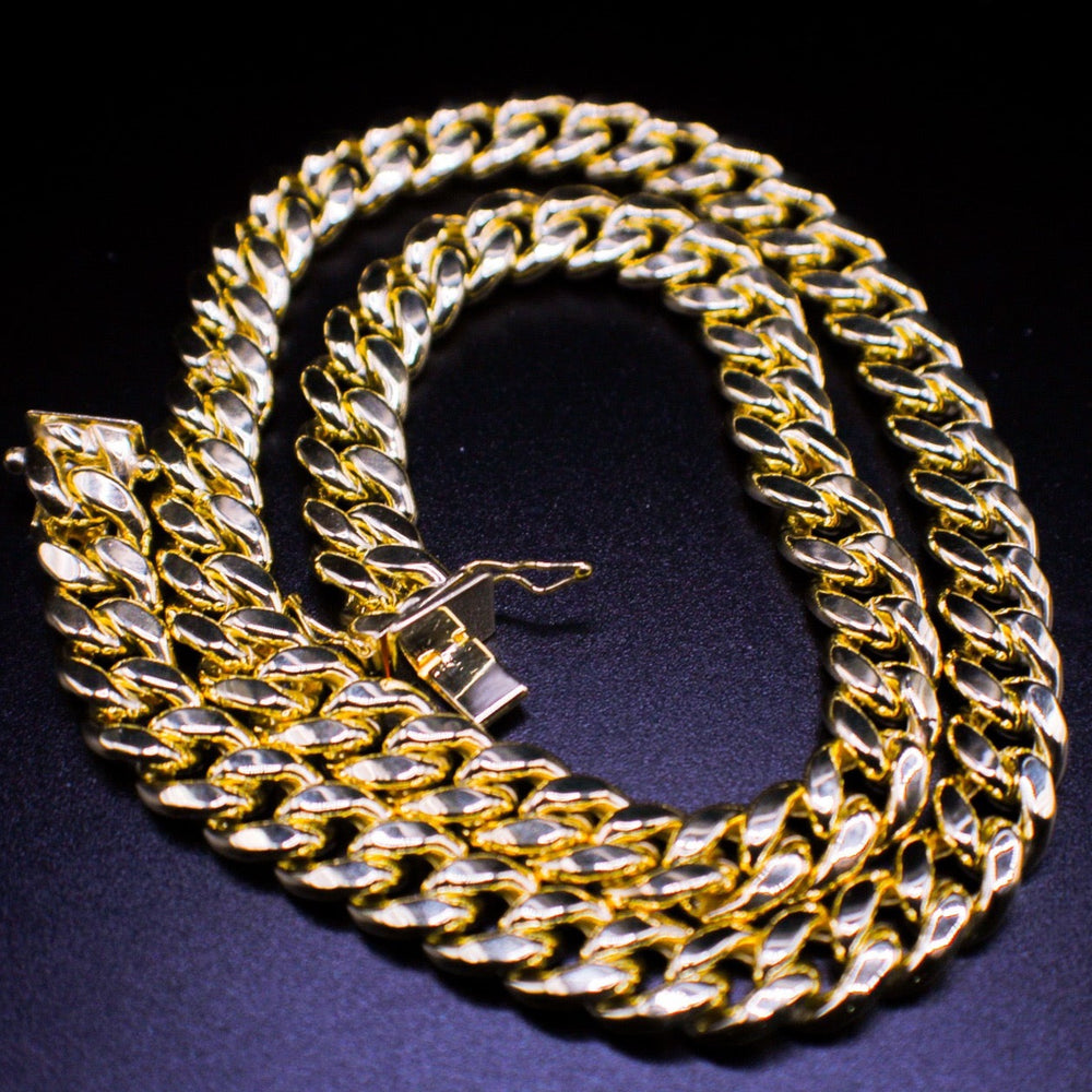 
                      
                        10mm Hallow Cuban Link Chain
                      
                    