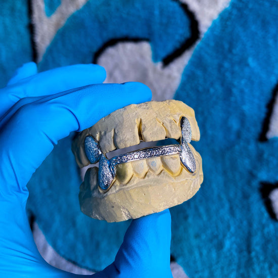 Load image into Gallery viewer, Vampire Diamond Dust Grillz ( SET )
