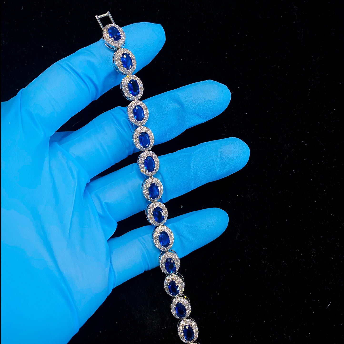 Load image into Gallery viewer, Aqua Blue Cluster Bracelet 1001
