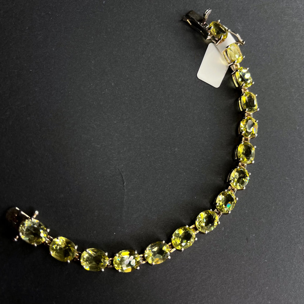 
                      
                        #JI-1054 Green Cluster Bracelet
                      
                    