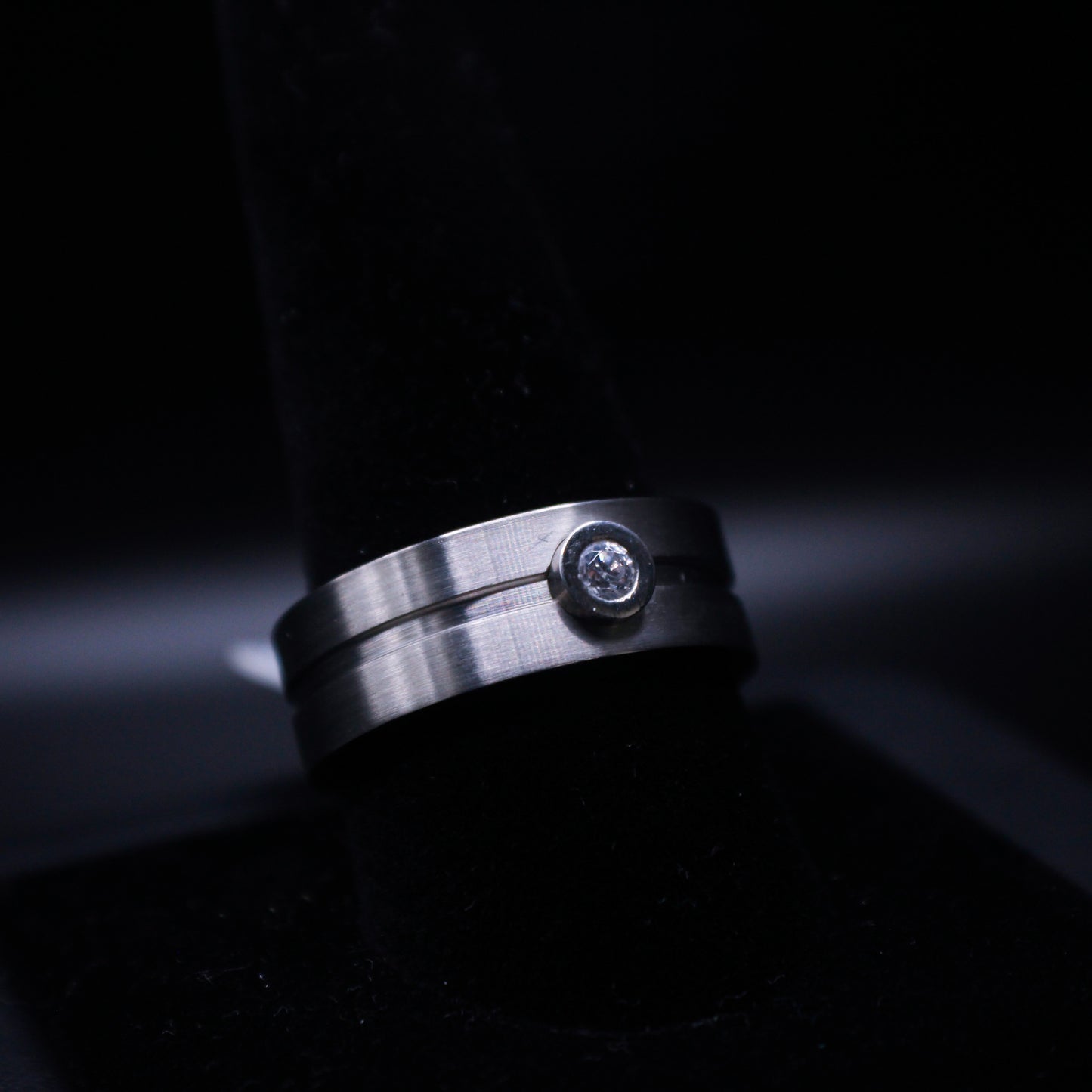 Johnny's Ice & Co SC-7100 steel band ring with a sleek, polished finish, showcasing its durable and modern design.