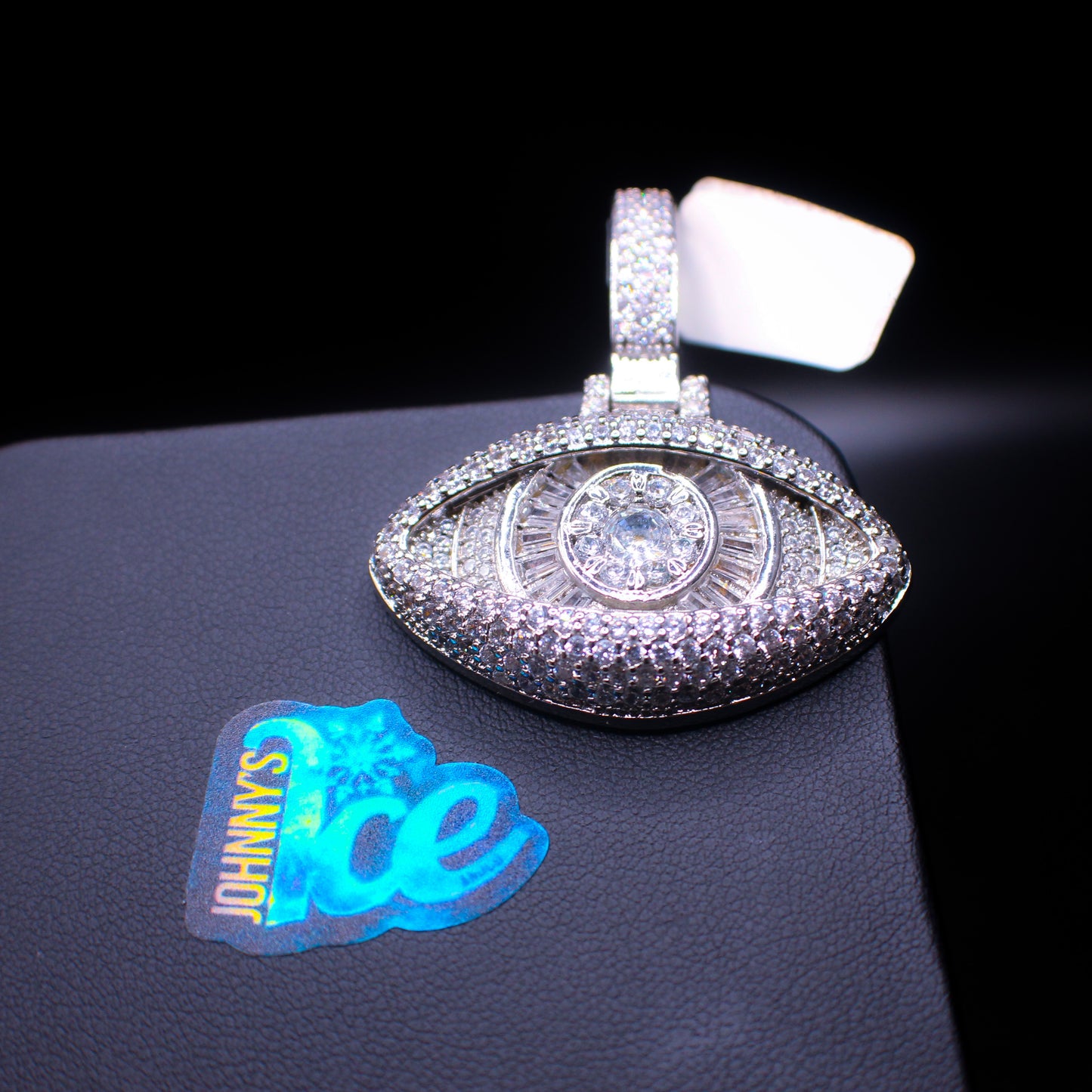 Johnny's Ice & Co JI-0031 Baguette Eye ice sculpture with detailed, transparent ice featuring intricate design elements.