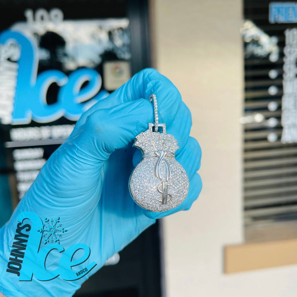 
                      
                        Ribbon Moneybagg v1 Pendant
                      
                    