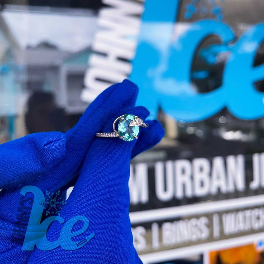 
                      
                        Oval Cut Aquamarine Flower Prong
                      
                    